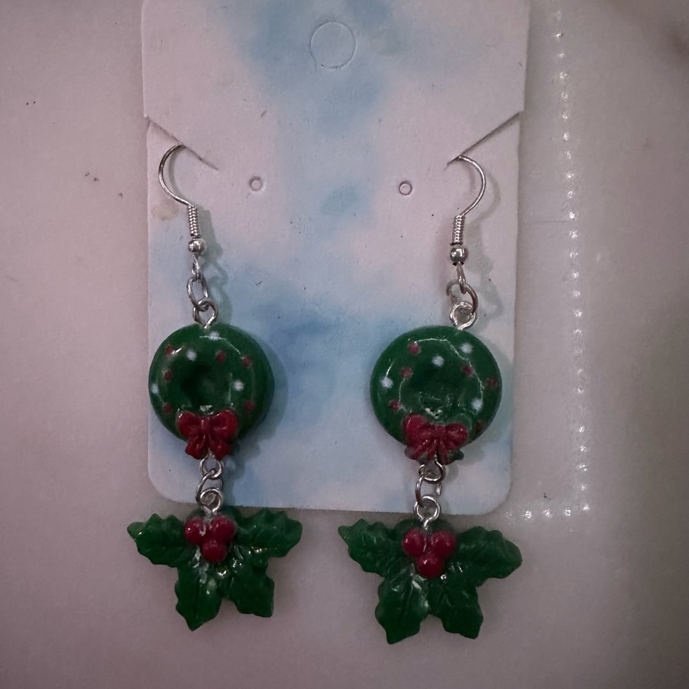 Green Gorgeous Festive dangled Earrings!! (handmade) - Picture 1 of 2